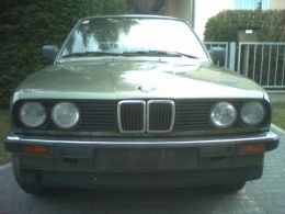 BMW E30 318i smaragdgrÃ¼n Frontansicht