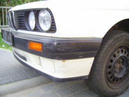 BMW E30 320i weiÃŸ vorne links