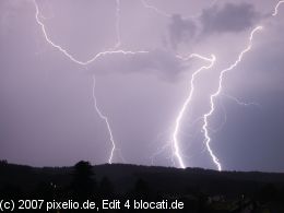 Gewitter mit vielen Blitzen